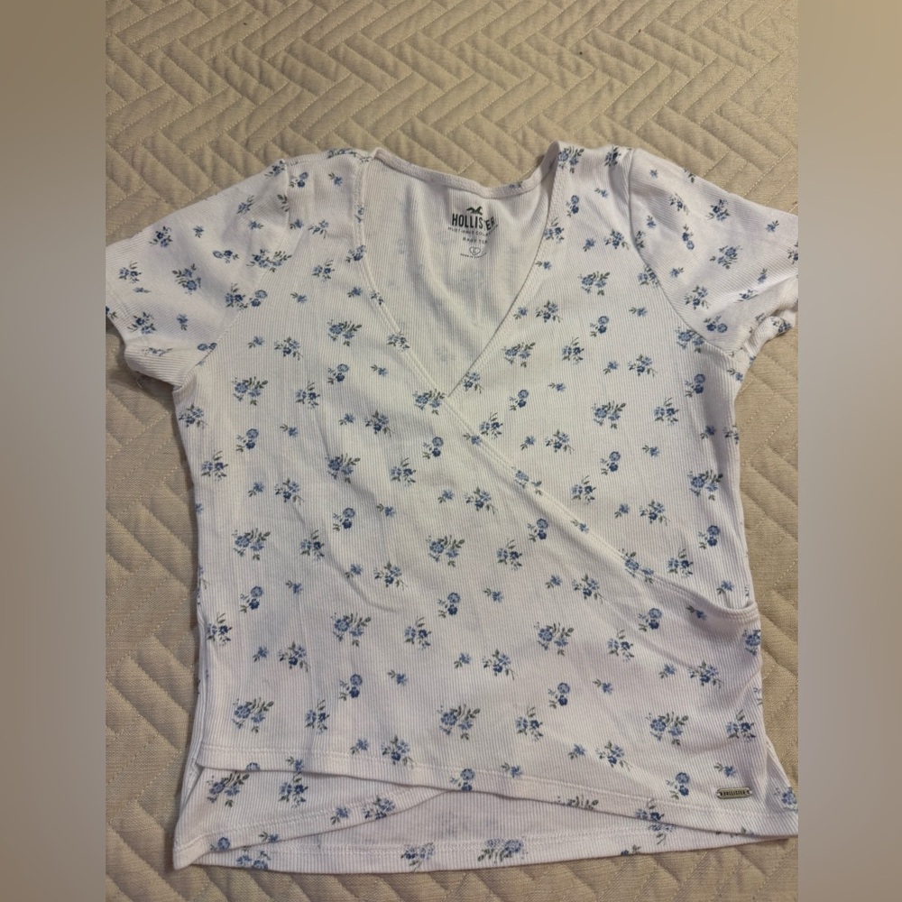 Hollister top
